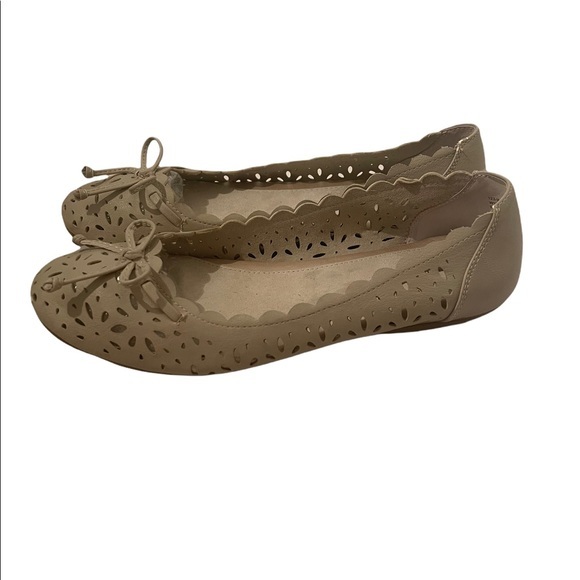 White Mountain Open Cutwork Flat Shoes With Bow On Top Size 9 1/2 M - Picture 5 of 7